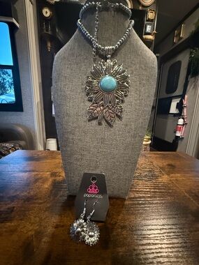paparazzi Silver Turquoise Sunburst Leaf Necklace and Earrings